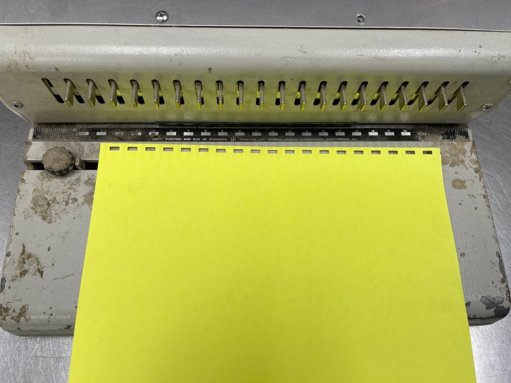 Xerox Plastic Comb Binding machine Nice compact unit at a great price