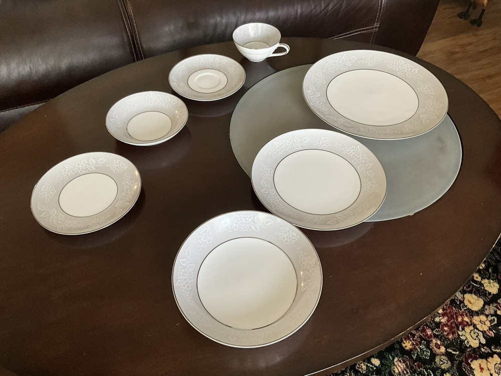 Noritake China Demask 5698 Japan SEVEN PIECE Place Setting EUC