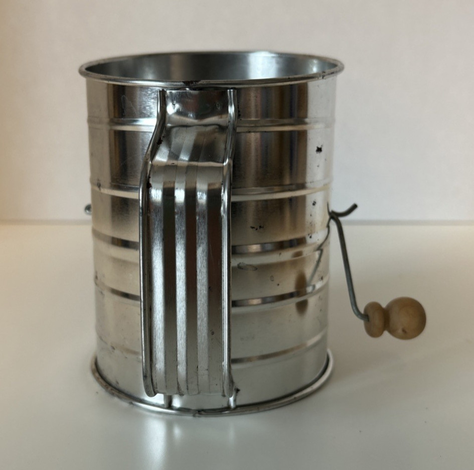 3 Cup Flour Sifter w/Wood Handle Kitchen Bakeware