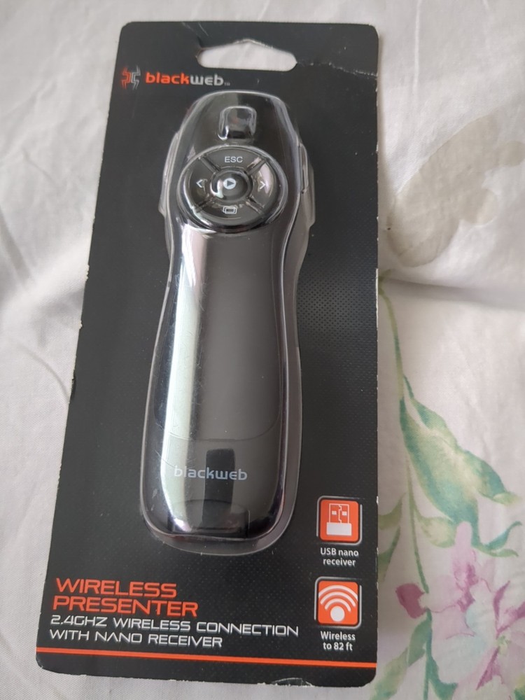 BlackWeb 2.4GHz Wireless Presenter 82 ft. Range Laser Pointer Control