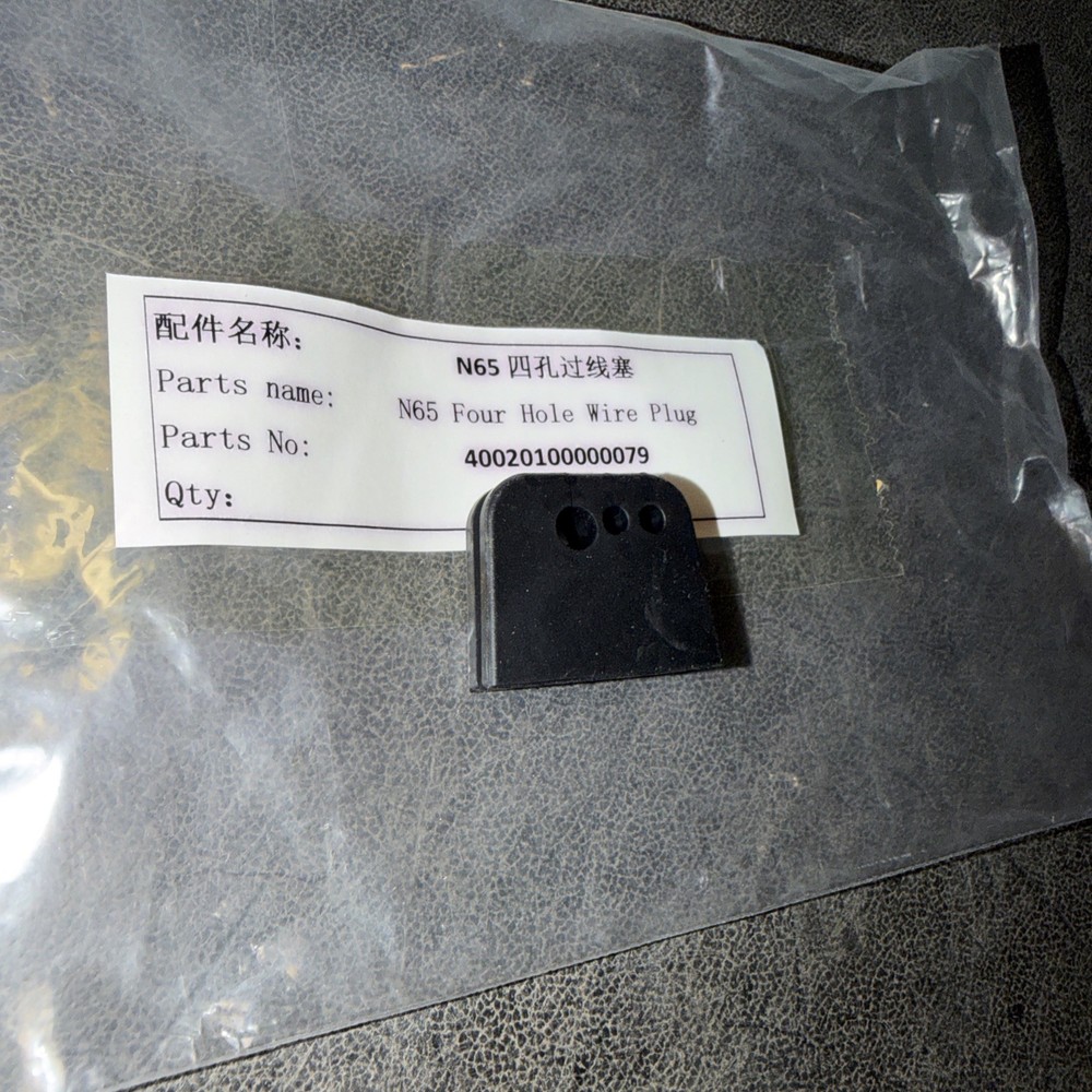NAVEE N65 FOUR HOLE WIRE PLUG 40020100000079
