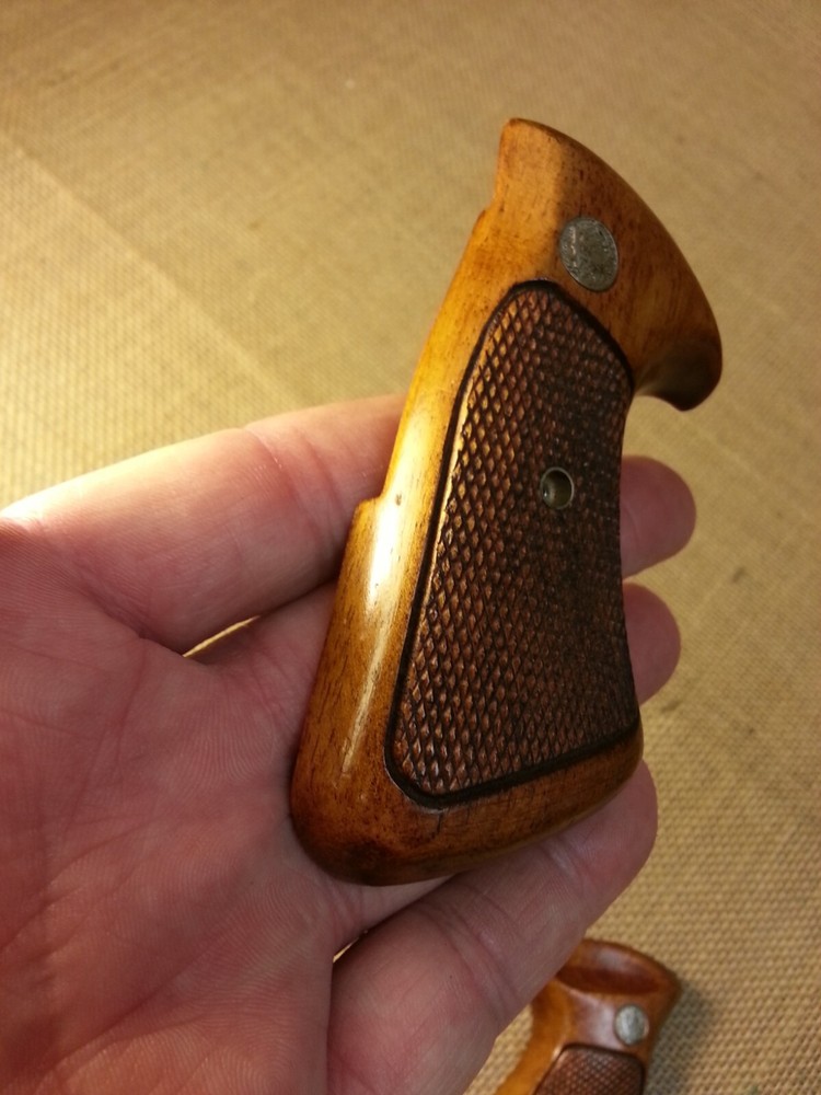 Original Smith & Wesson J Frame Square Butt Presentation " Target " Grips NICE