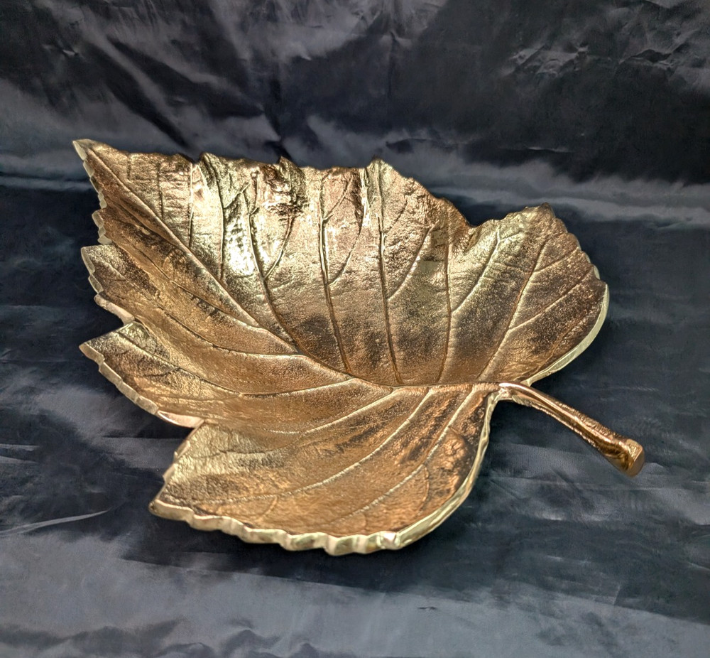 Aluminum Silver/Gold Maple Leaf Plate