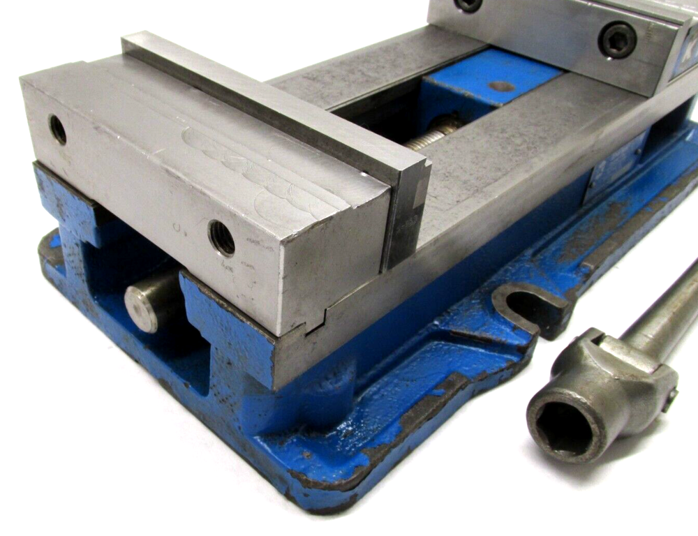 KURT ANGLOCK 6" MILLING MACHINE VISE w/ JAWS & HANDLE - #D688