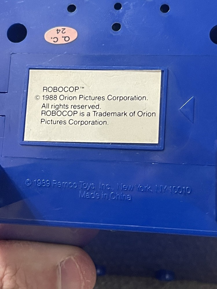 REMCO ROBOCOP ELECTRONIC HANDHELD PINBALL MACHINE- 1989
