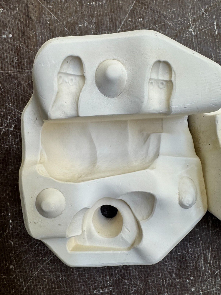 VINTAGE SCIOTO CERAMIC MOLD #2456 SMALL PIG SHELF SLEEPER