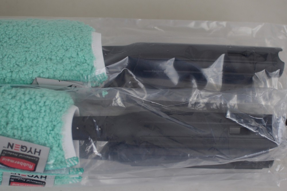 SINGLE Rubbermaid Executive HYGEN High-Performance Flexible Microfiber Duster