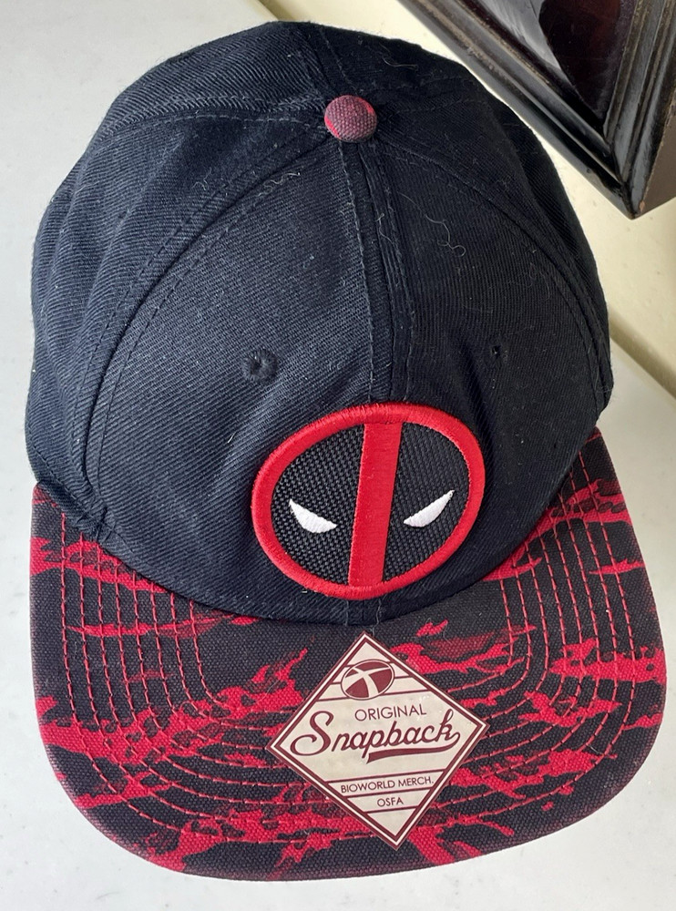 Marvel Comics Deadpool Bioworld Adjust Snapback Cap Hat Flat Bill Black Red OSFM