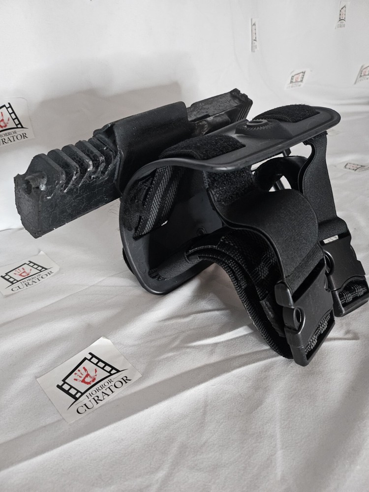 Resident Evil Final Chapter HERO Commander Lee Glock Umbrella Screen Used Prop