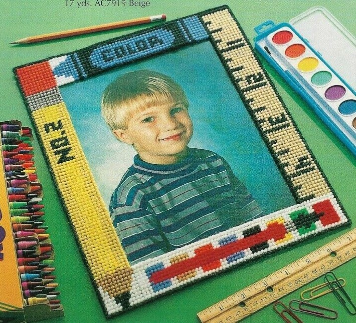 SCHOOL DAYS PICTURE FRAME DIGEST SIZE PLASTIC CANVAS PATTERN INSTRUCTIONS