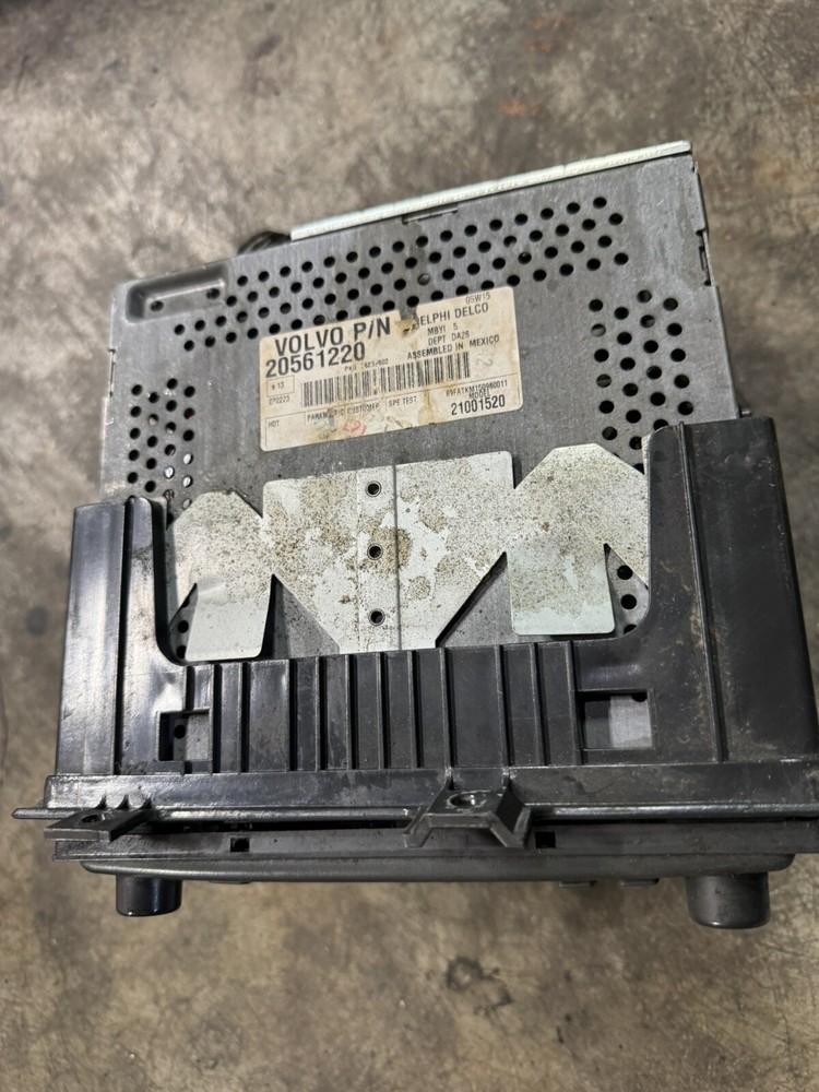 VOLVO DELPHI DELCO IN DASH CD PLAYER 20561220