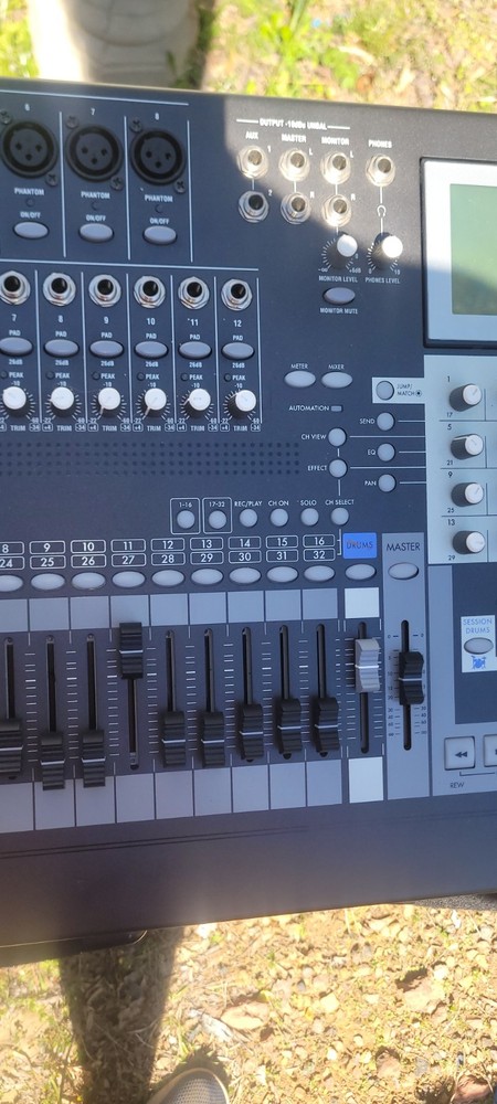 Korg D3200 Digital Recording Studio System With Power Cord