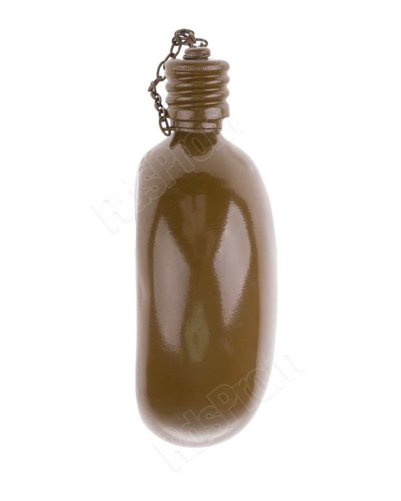 An army canteen with a Soviet-era case.