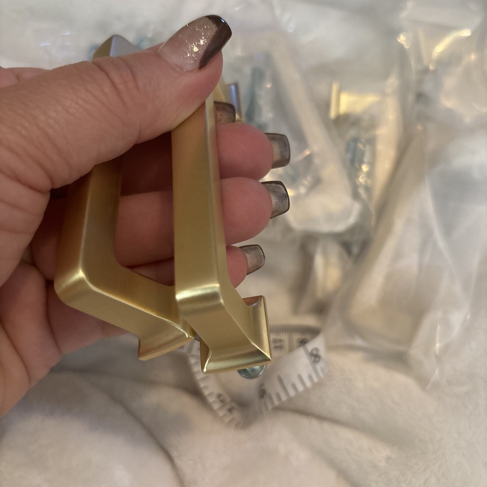 Amerdeco 10 Pack Brushed Gold Cabinet Pulls (read)