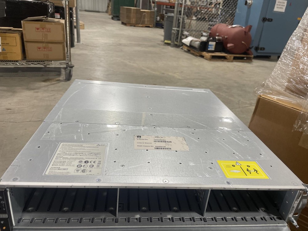 NETAPP NAJ-1001 BAREBONE DISK ARRAY WITH 2x IOM6 MODULES AND 2x PSU