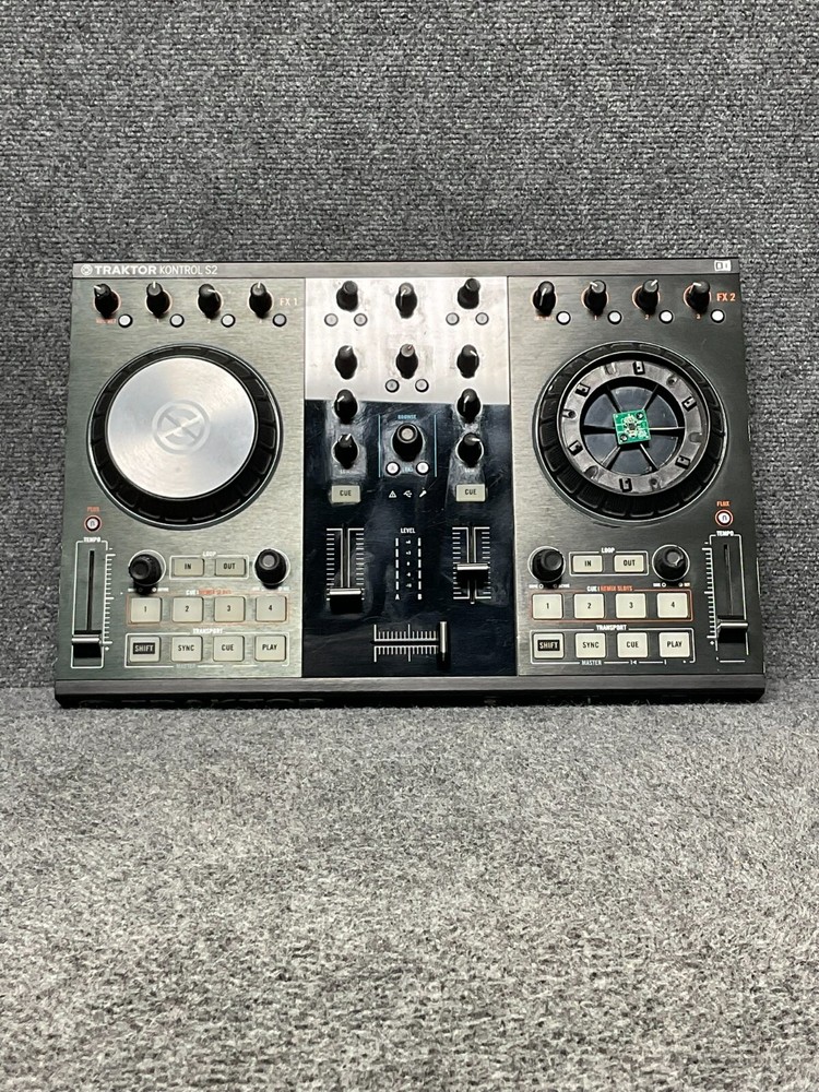 Native Instruments Traktor Kontrol S2 MK2 🎧 2-Channel DJ Controller Black