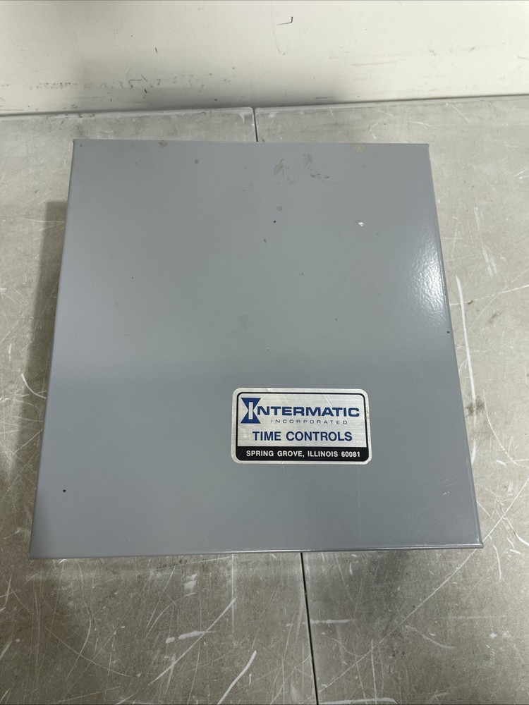 Intermatic Programmable Time Switch V47171 with day skipper, SPST,6 Amp 125Volt