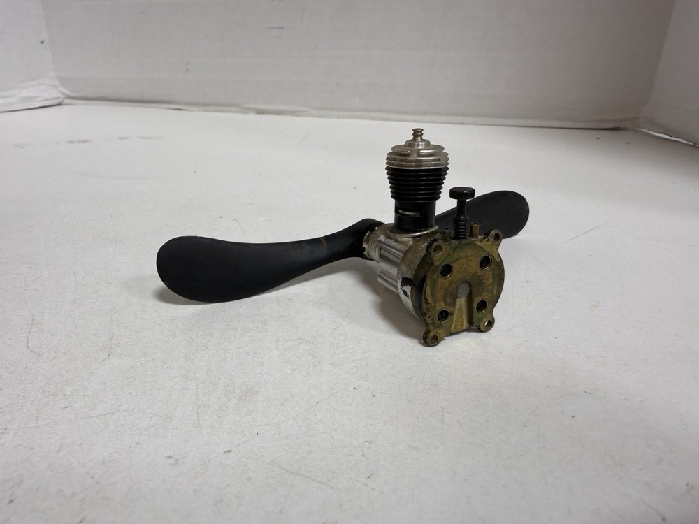 Cox Gas Powered Motor with thimble drome Propeller