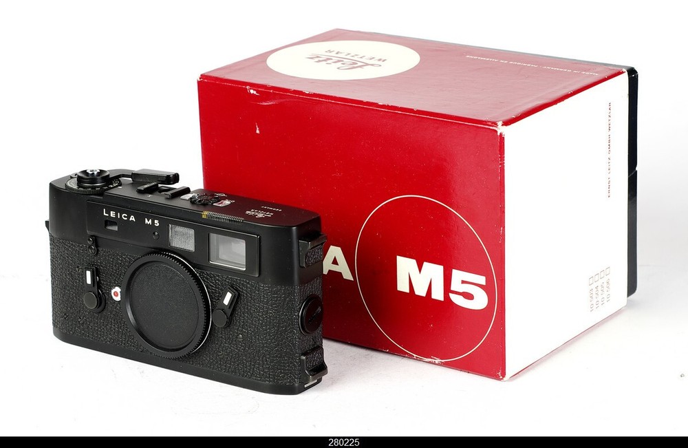 Leica M5 Black 3 Lug   Mint- w/ Orginal  boxed