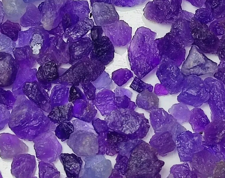 Hackmanite Fluorescent/Tenebrescent Rough Crystals.