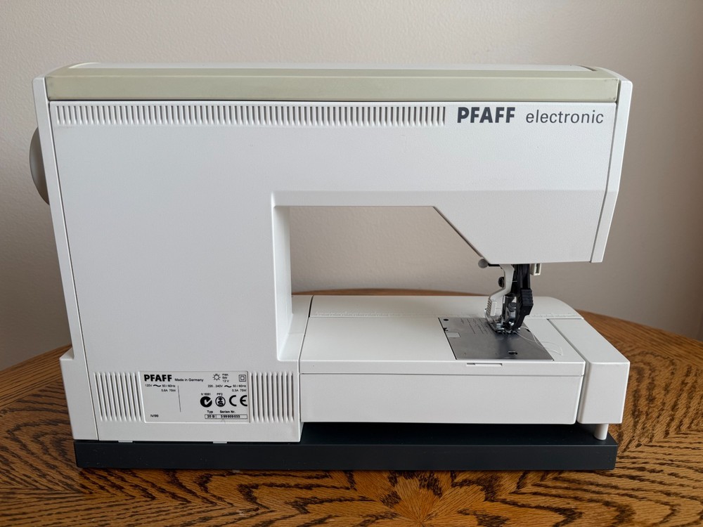 PFAFF Tiptronic 2030 sewing machine