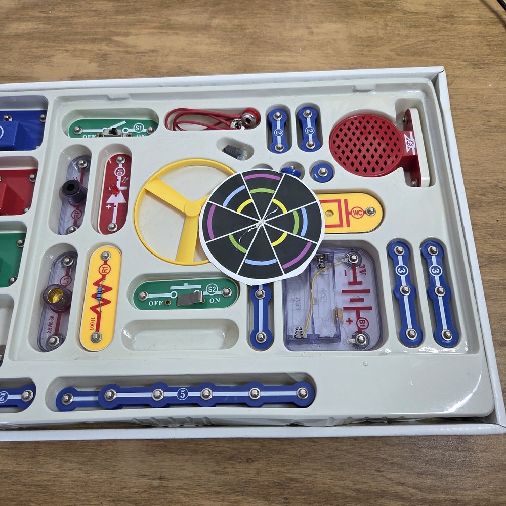 ELENCO Snap Circuits Jr. 100 Experiments Electronics Discovery Kit