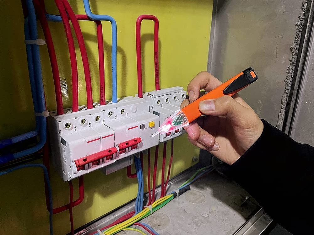 Multi-Functional Non-Contact Voltage Tester: 60V-1000V, Light & Buzzer Included