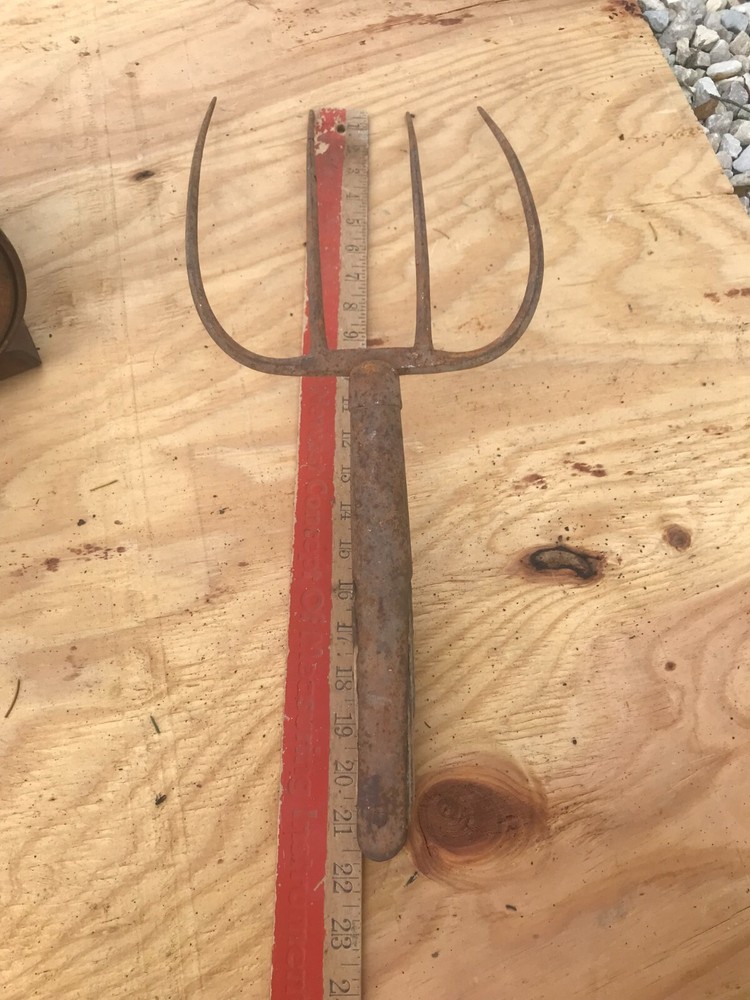 Fork Rake Head 4 Thines Rusty Rustic no handle Original Vintage Primitive Metal