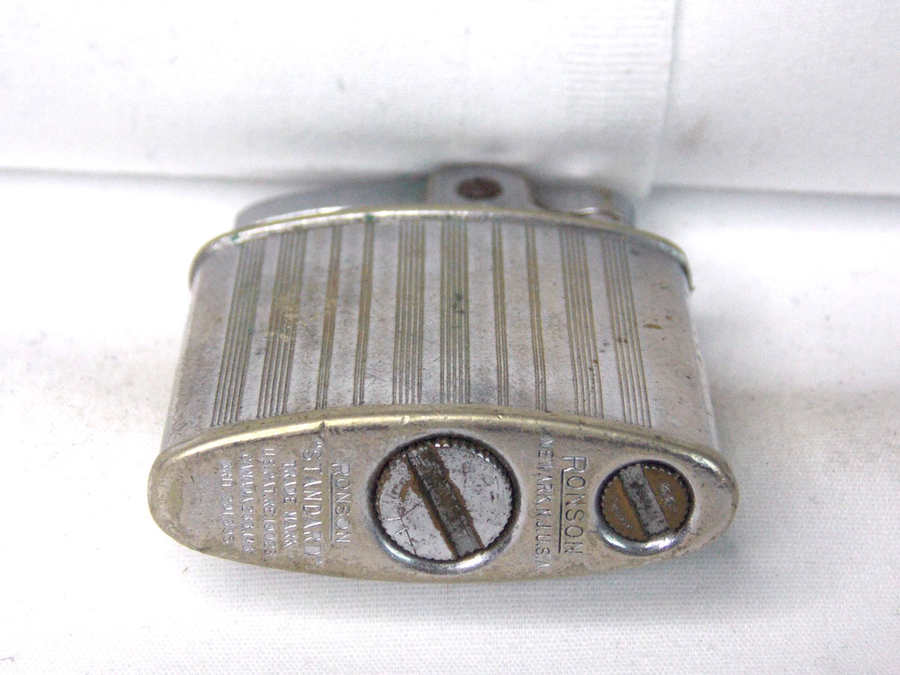 VINTAGE RONSON STANDARD LIGHTER CHROME