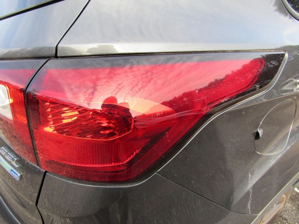 ESCAPE 2019 Glove Box 1027313