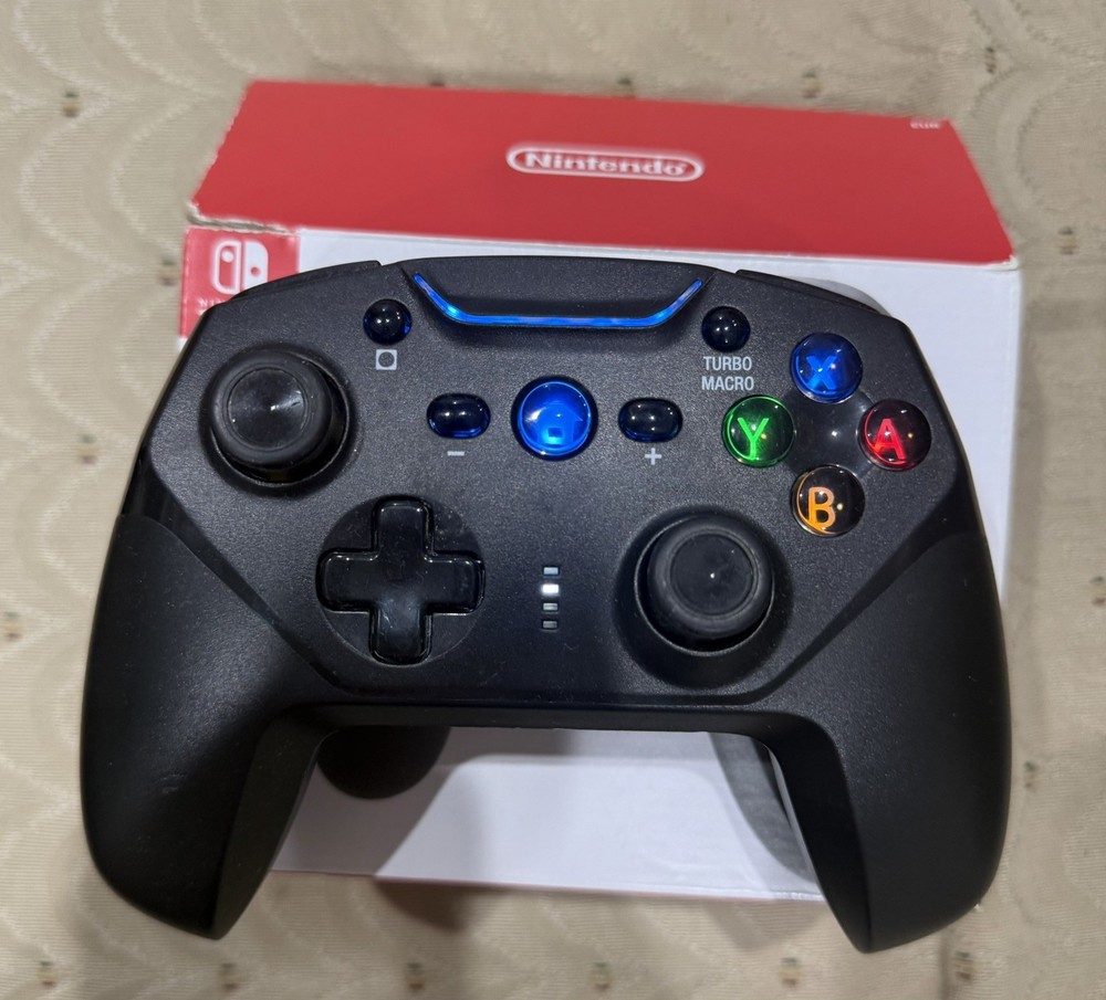 Nintendo Switch Pro Controller - Black