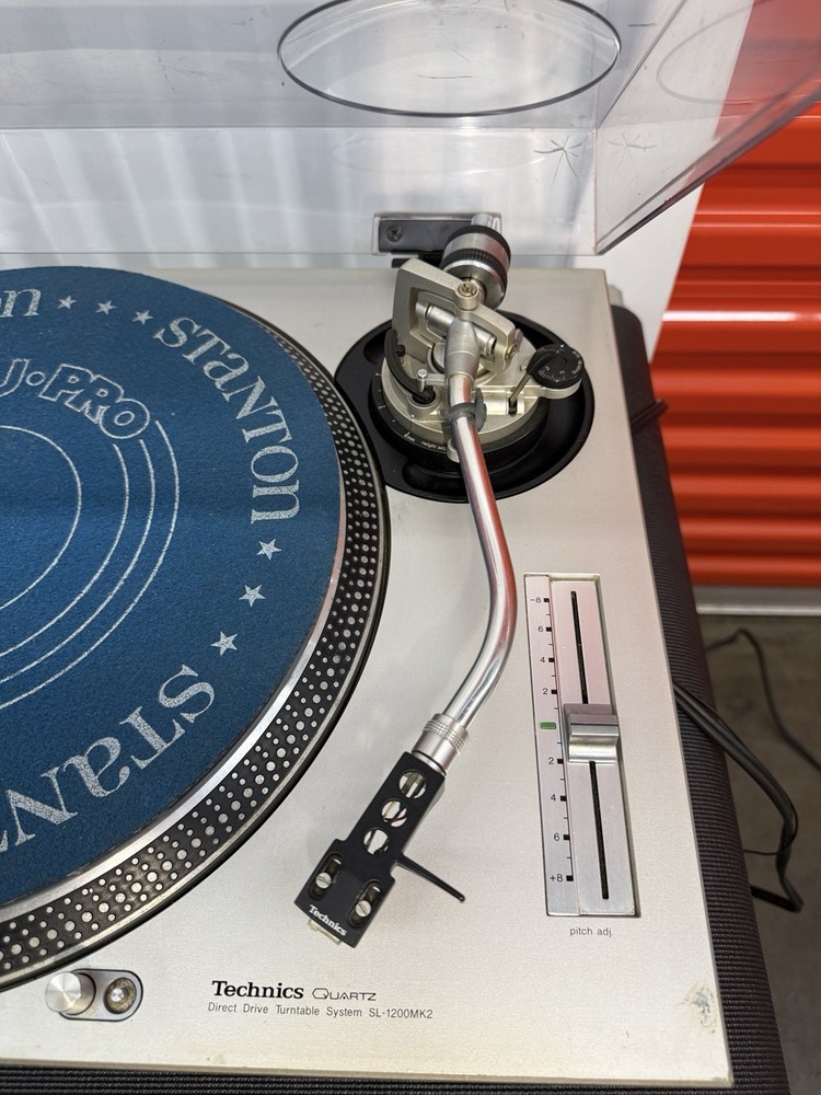 Technics SL-1200MK2 Direct Drive Turntable Quartz Silver
