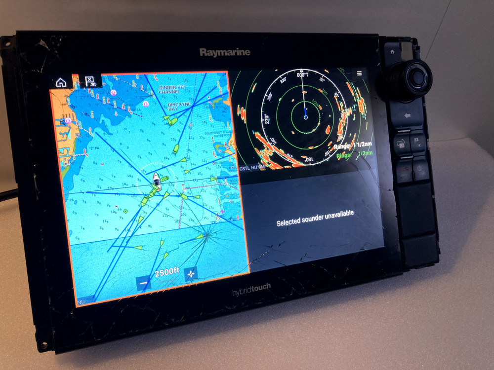 Raymarine eS127 MFD Chartplotter GPS Radar Display E70284 – Works CRACKED SCREEN