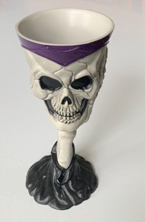 HALLOWEEN Goblet SMILING SKULL Skeleton Hand Bones Purple Molded Plastic 7"