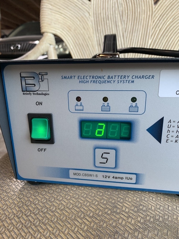 Battery Charger SMART ELECTRONIC HIGH FREQUENCY SYSTEM CBSW1-S BRIERLY TECH.