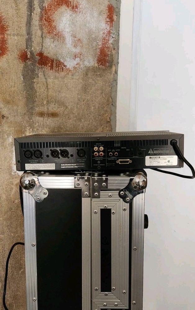 Tascam CD-RW5000 Rack-Mounted CD Rewritable Recorder Player - SHOWN WORKING