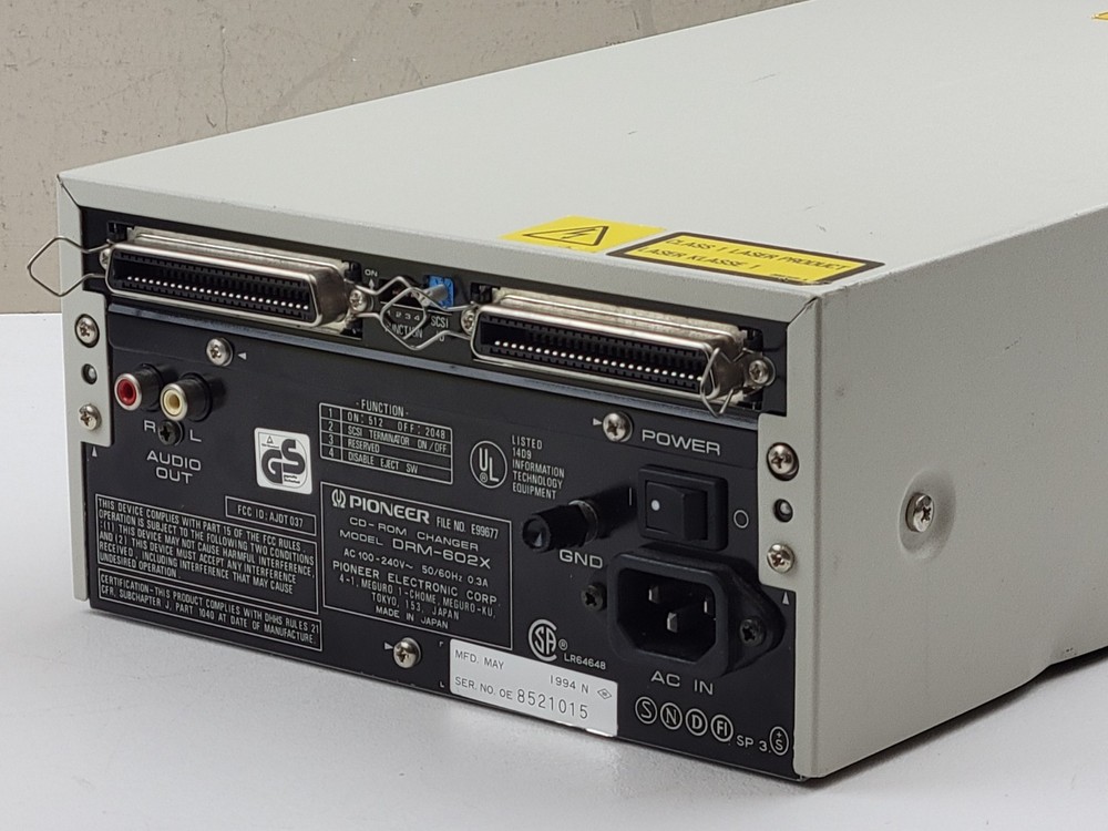 Vintage Computing Pioneer DRM-602X External CD-ROM Changer 6-Disc CD Changer