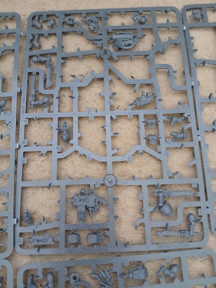 Warhammer Chaos Space Marines Spare Bits On Sprure Games Workshop