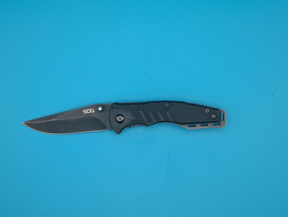 SOG Salute Pocket Knife Lockback Plain Edge Blade!