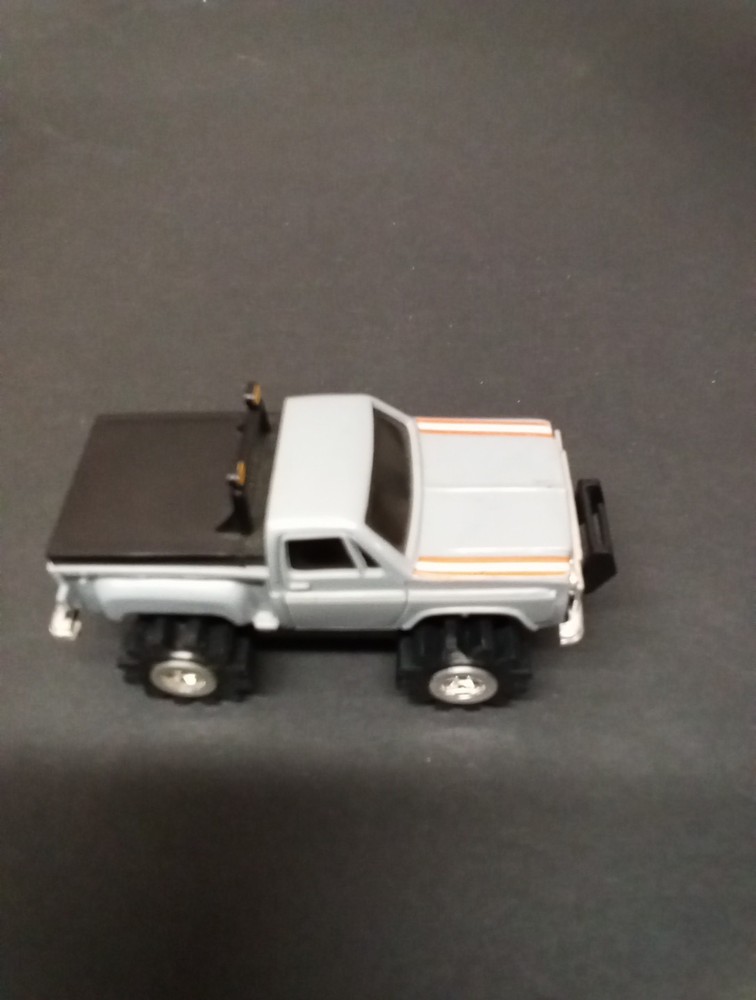 Stomper 4x4 Ford Grey Work But Back Clips Is Broken