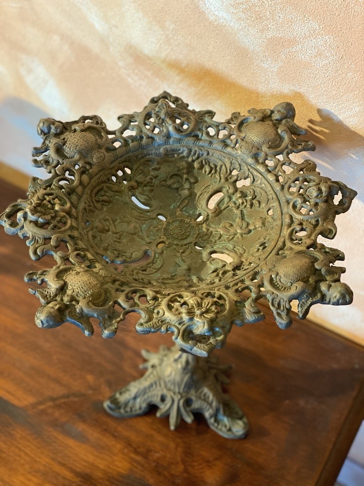 centerpiece stand ornament