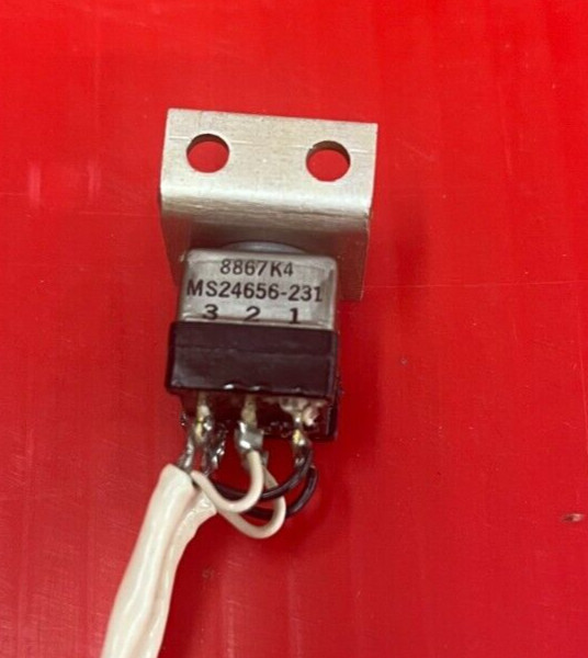 TOGGLE SWITCH DPDT MS24656-231 - 8867K4 - CUTLER-HAMER