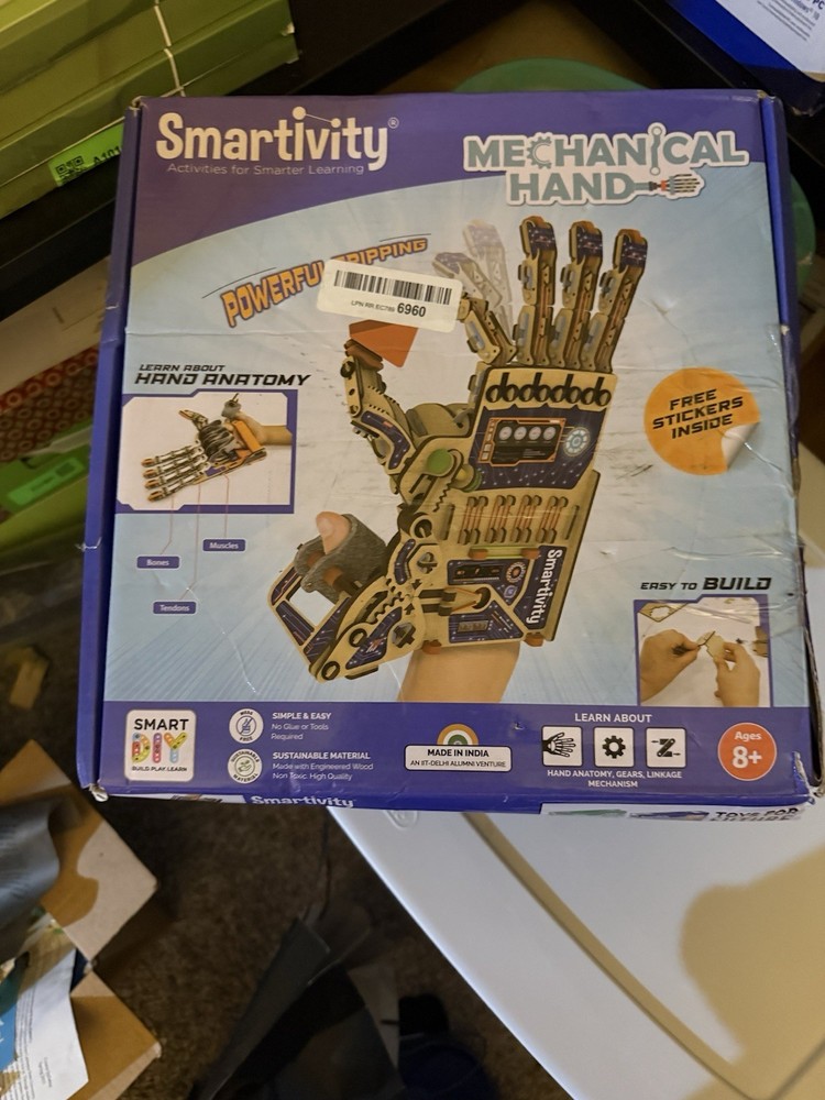 Smartivity mechanical hand