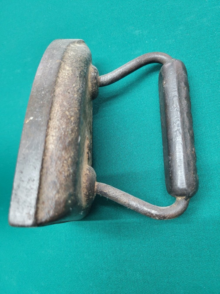 ANTIQUE CAST IRON SAD IRON #5