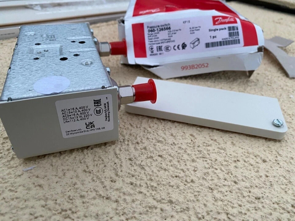 060-126566 Danfoss Pressure switch, KP15.