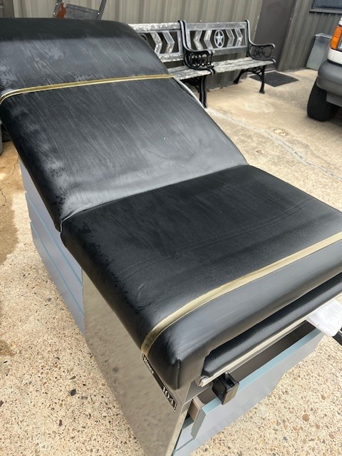 Midmark 104 Exam Table