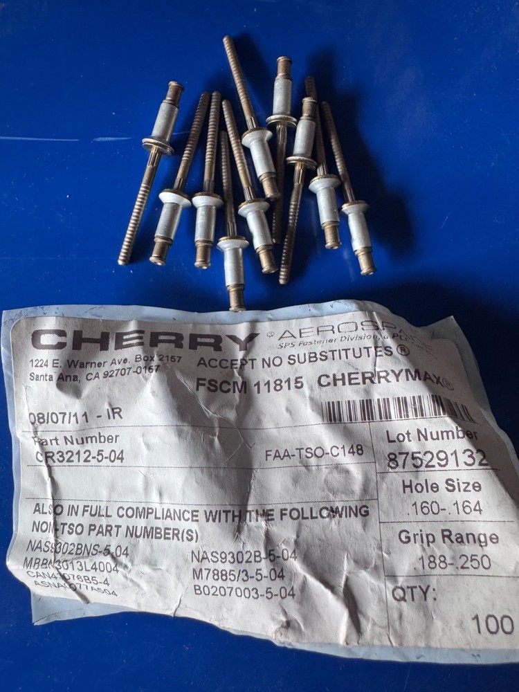 CHERRYMAX RIVETS, CR3212-5-04, NOS RIVETS