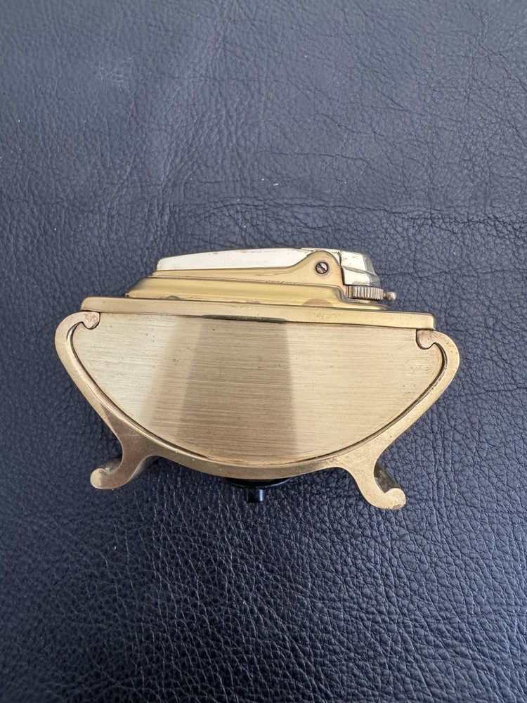 Vintage Ronson Varaflame Table Lighter.