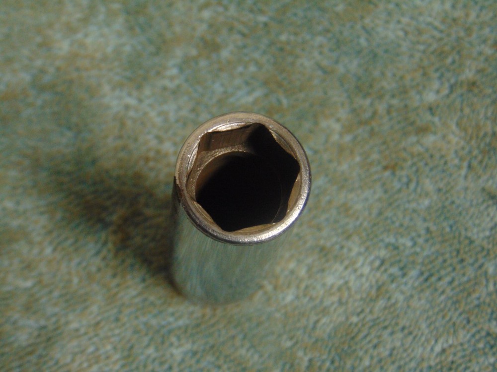 Snap-On 1/2" Drive 11/16" 6 Point Deep Well SAE Socket #TS221