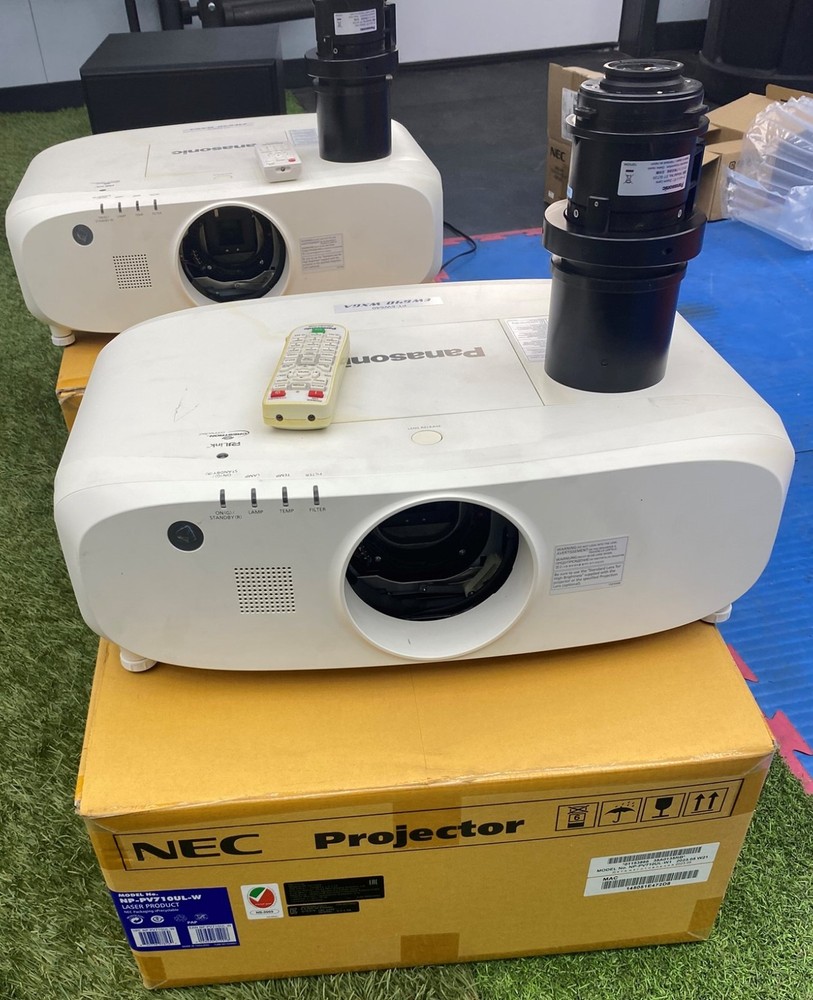 Panisonic PT-EW640 Projector